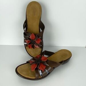 Clarks Bendables Lena Admire Sandals Slides Sz 11M Brown Leather Flower Detail